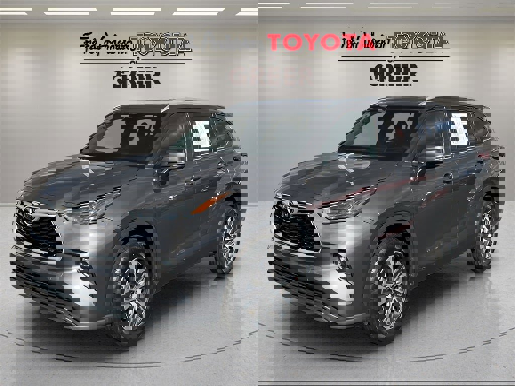 Used 2024 Toyota Highlander XLE image 1