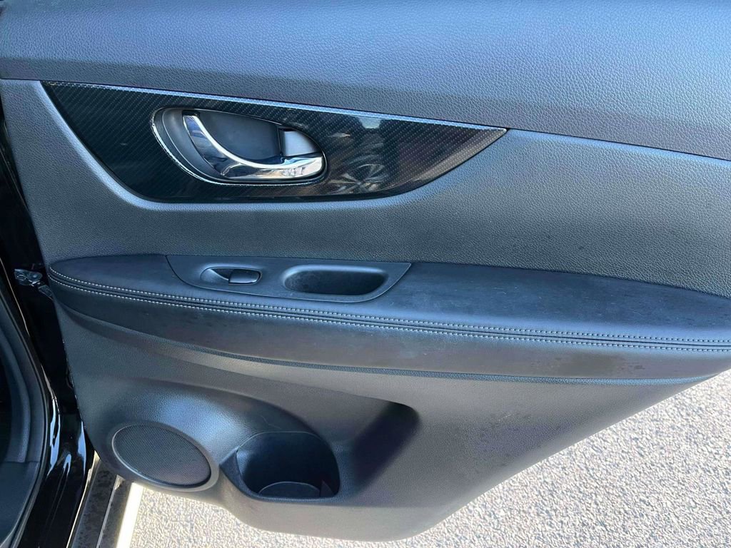 Used 2017 Nissan Rogue SL w/ SL Premium Package image 8