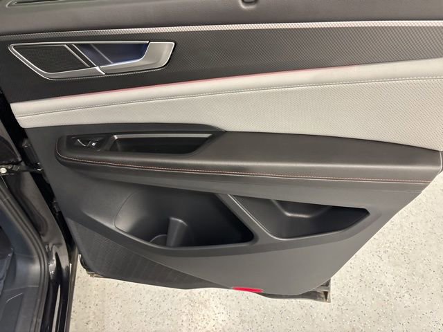 Certified 2025 Volkswagen Atlas Peak Edition SE image 29