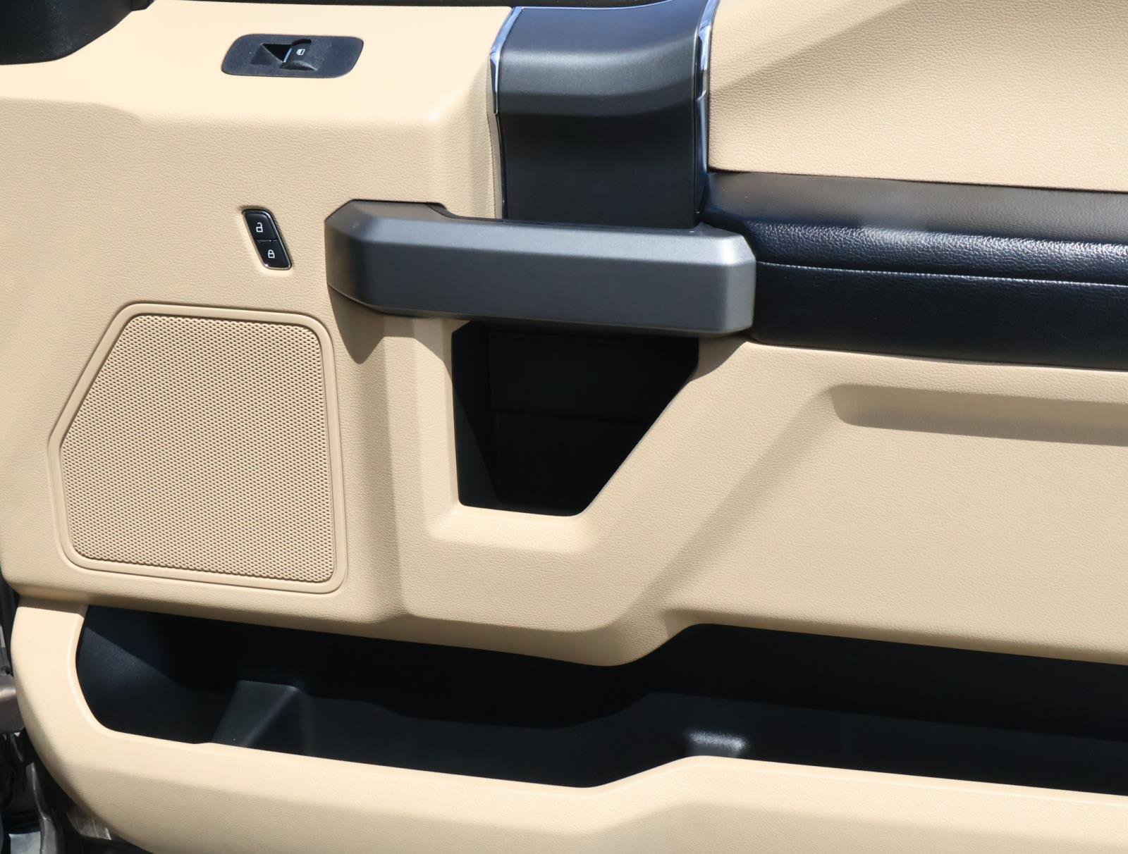 Used 2015 Ford F150 XLT w/ Equipment Group 301A Mid image 17