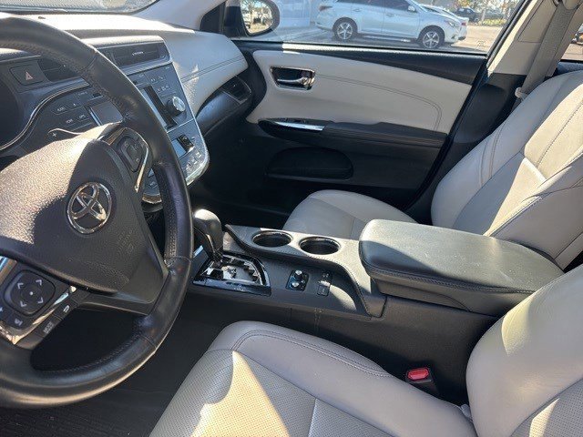 Used 2017 Toyota Avalon Limited image 5