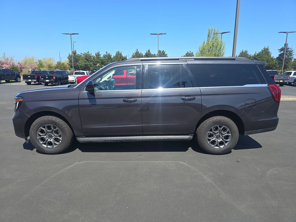 Used 2025 Ford Expedition Max Active AWD/4WD image 1