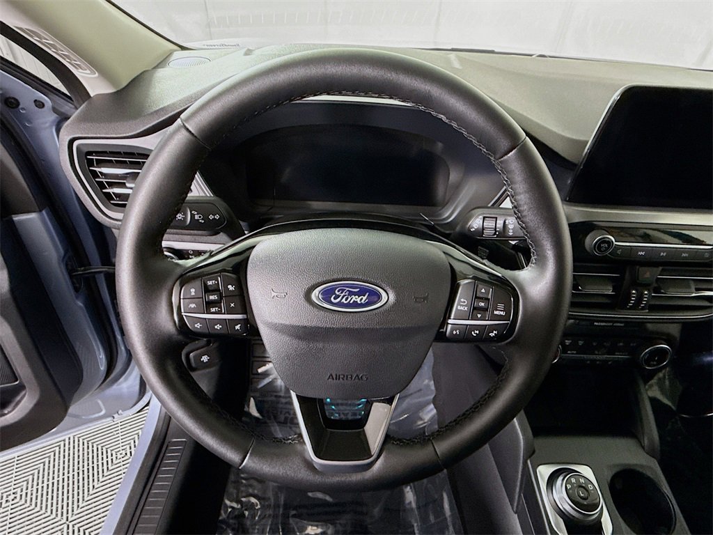 Used 2022 Ford Escape Titanium w/ Class II Trailer Tow Package image 21