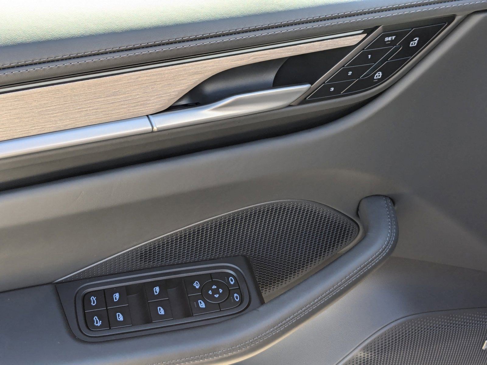 Certified 2024 Porsche Macan 4 Electric image 18