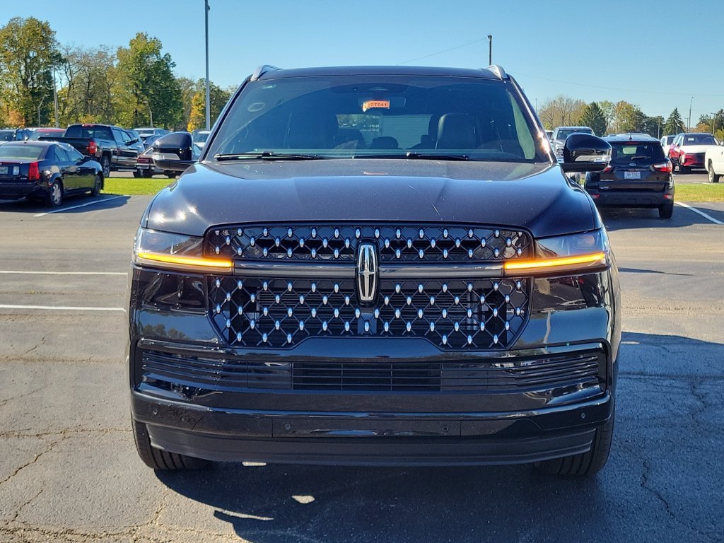 New 2027 Lincoln Navigator L Black Label AWD/4WD image 2