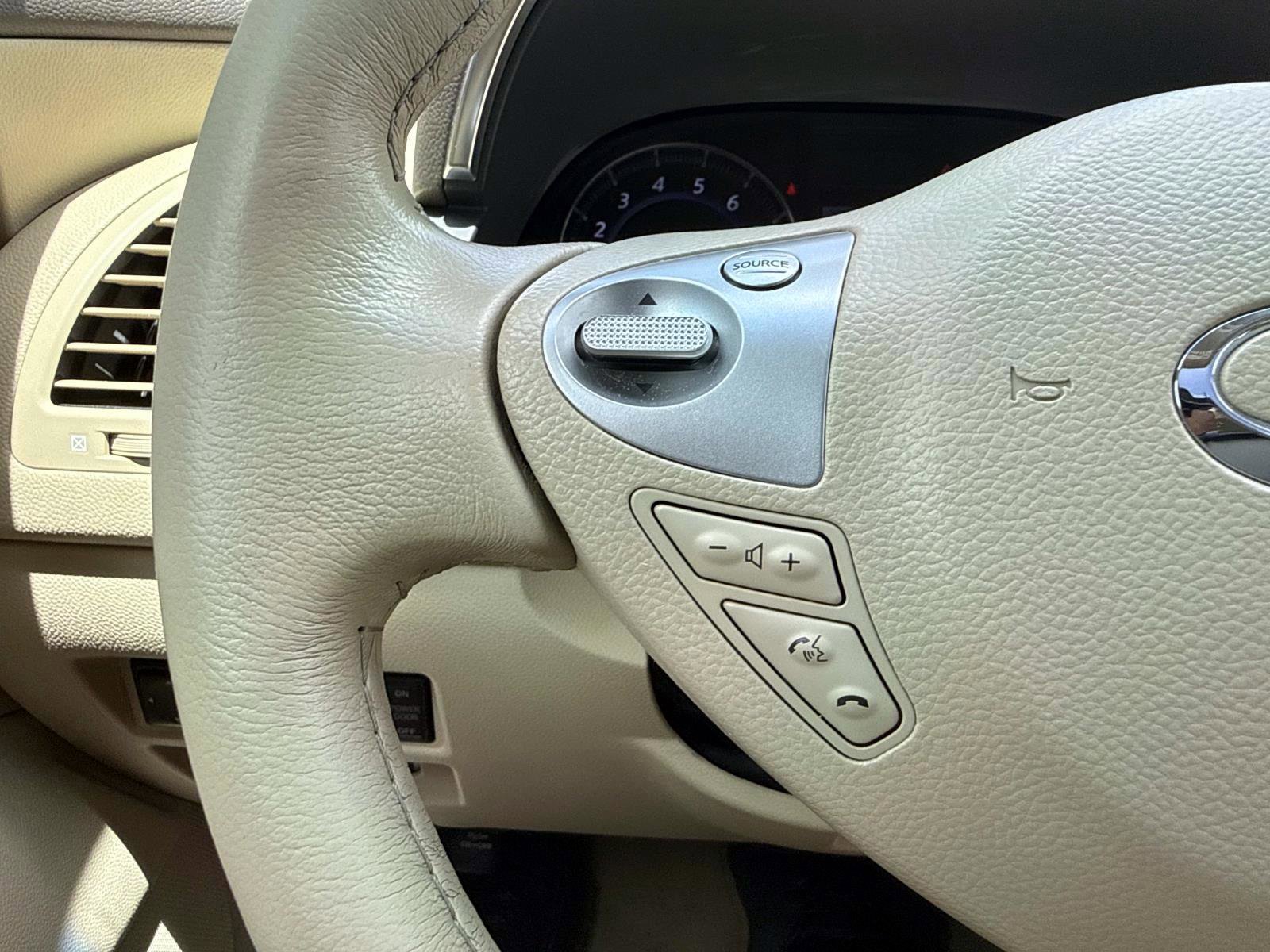 Used 2017 INFINITI QX70 2WD image 32