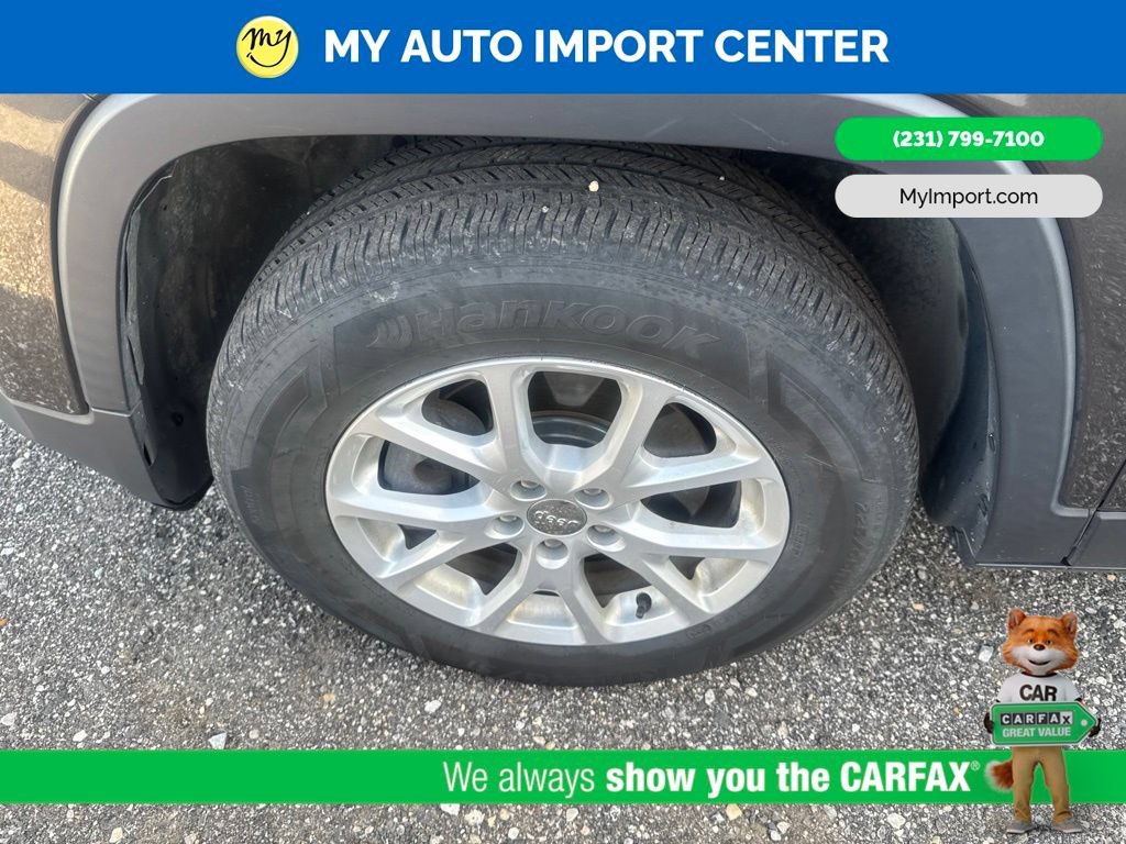 Used 2017 Jeep Cherokee Latitude w/ True North Edition AWD/4WD image 6