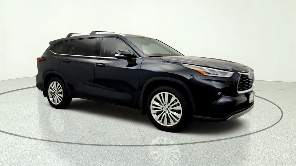 Used 2025 Toyota Highlander Platinum AWD/4WD image 3