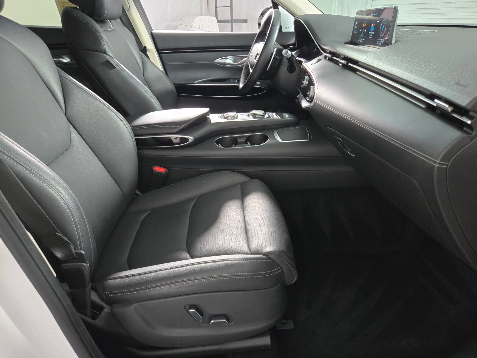 Used 2025 Genesis GV70 2.5T AWD/4WD image 17
