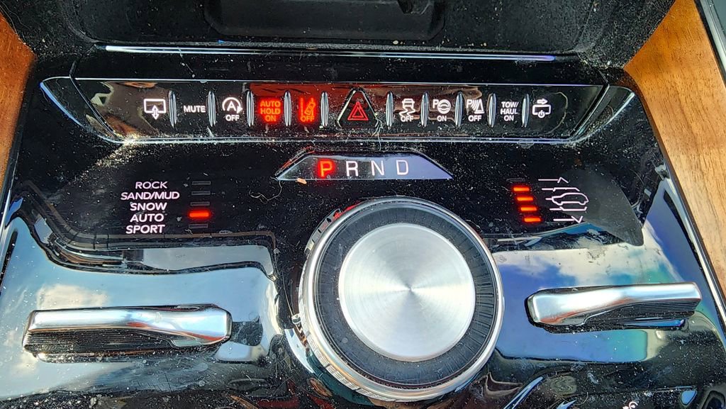 Used 2024 Jeep Grand Wagoneer L Series III w/ Rear Seat Video Group 1 AWD/4WD image 65