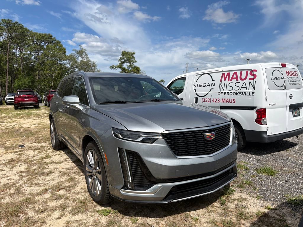 Used 2025 Cadillac XT6 Premium Luxury FWD image 3