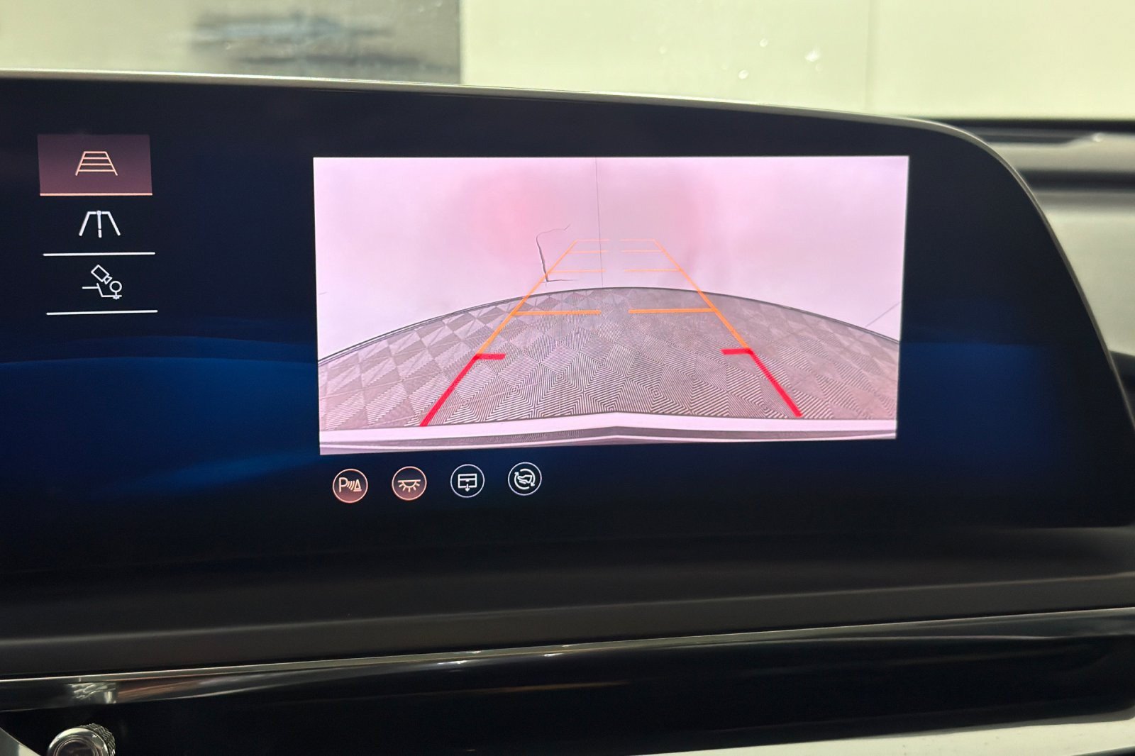 Used 2024 Cadillac Lyriq Tech AWD/4WD image 18