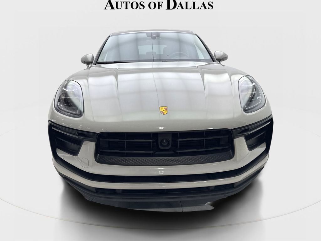 Used 2023 Porsche Macan image 3