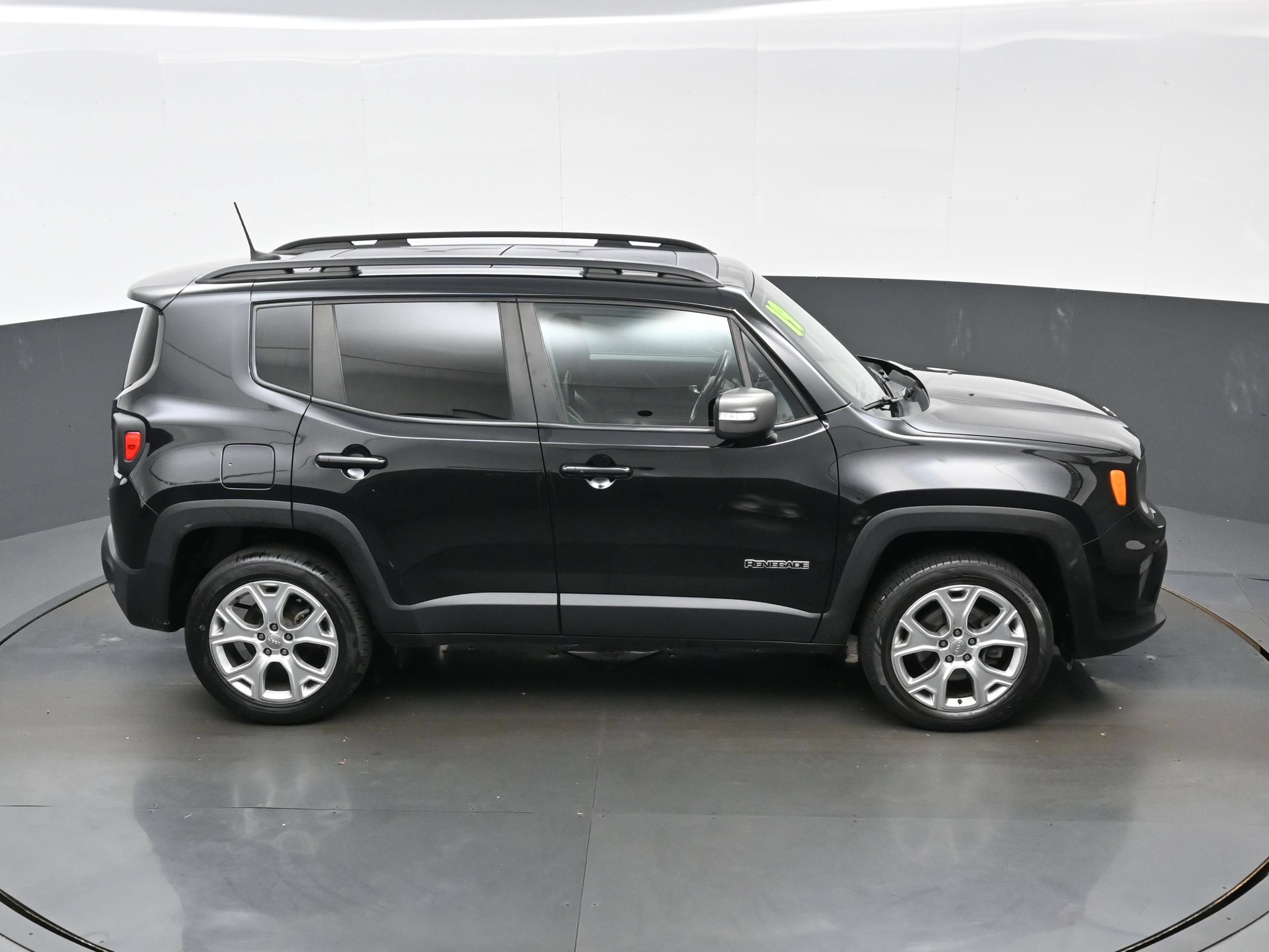 Used 2019 Jeep Renegade Limited w/ UConnect 8.4 Nav Group AWD/4WD image 39