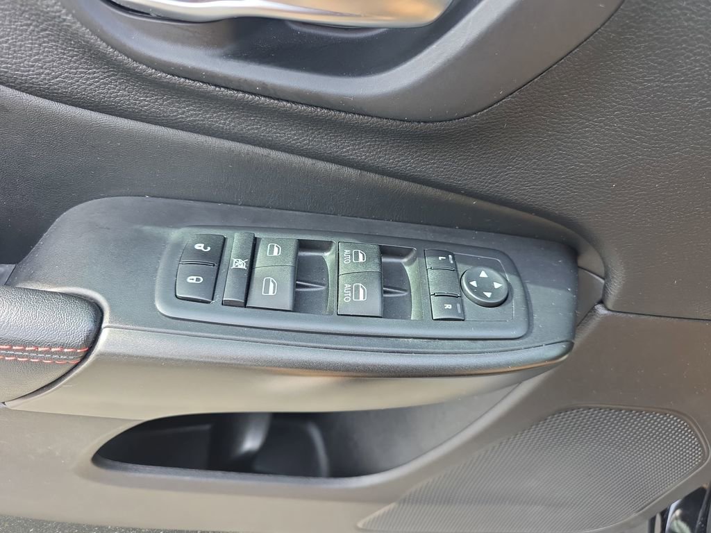 Used 2020 Jeep Cherokee Trailhawk w/ Comfort/Convenience Group image 33