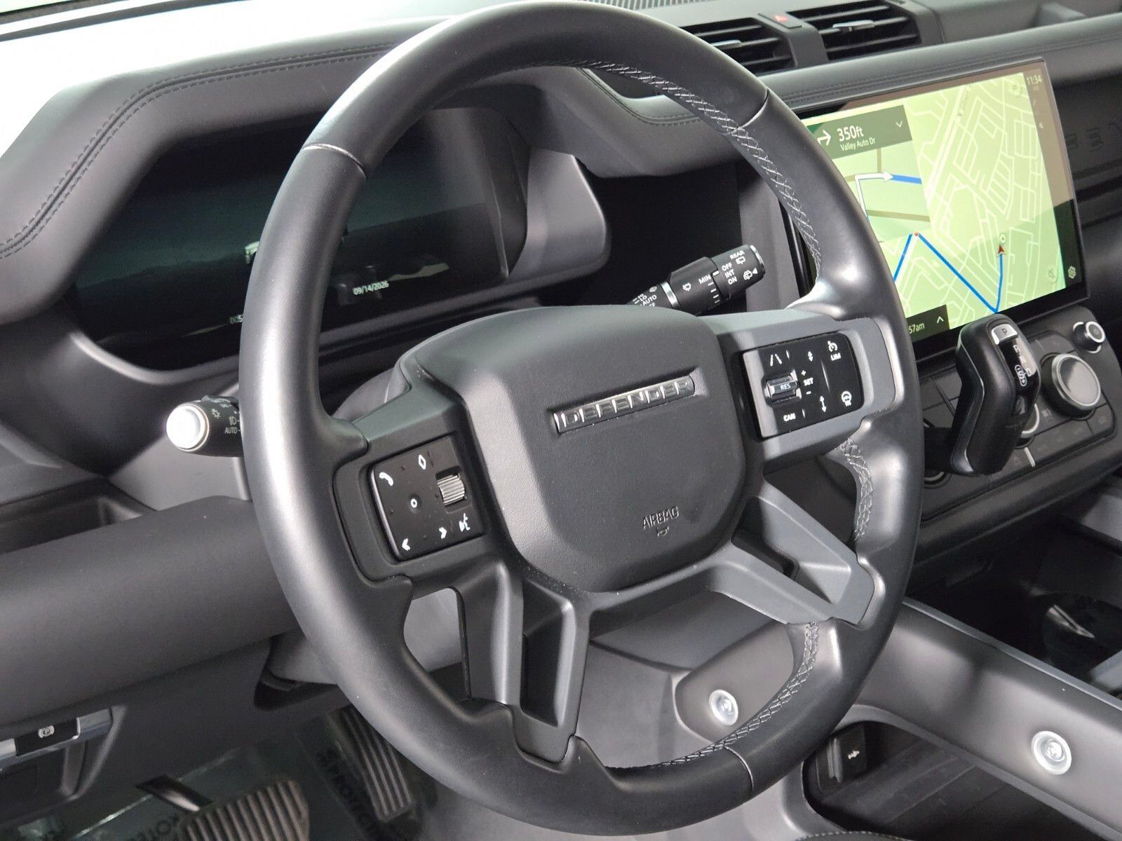 Used 2026 Land Rover Defender 110 X-Dynamic SE AWD/4WD image 25