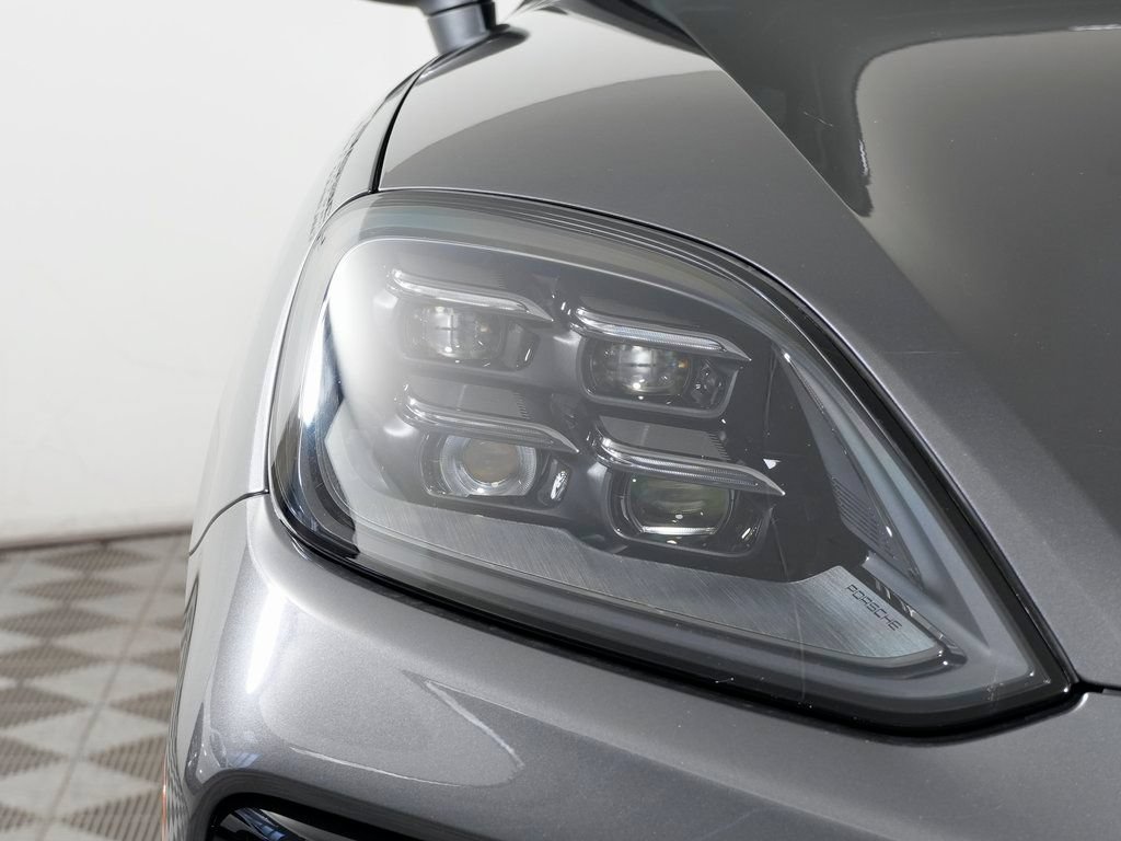 Certified 2026 Porsche Cayenne AWD/4WD image 11