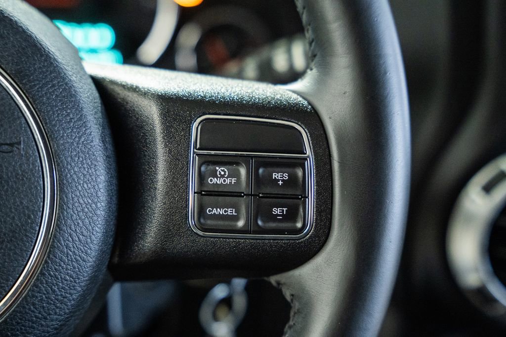 Used 2018 Jeep Wrangler Unlimited Rubicon w/ Connectivity Group image 36