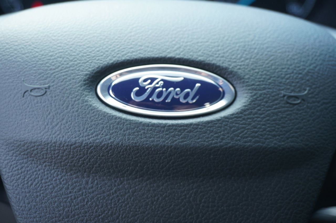 New 2025 Ford Transit 250 148 Medium Roof image 24