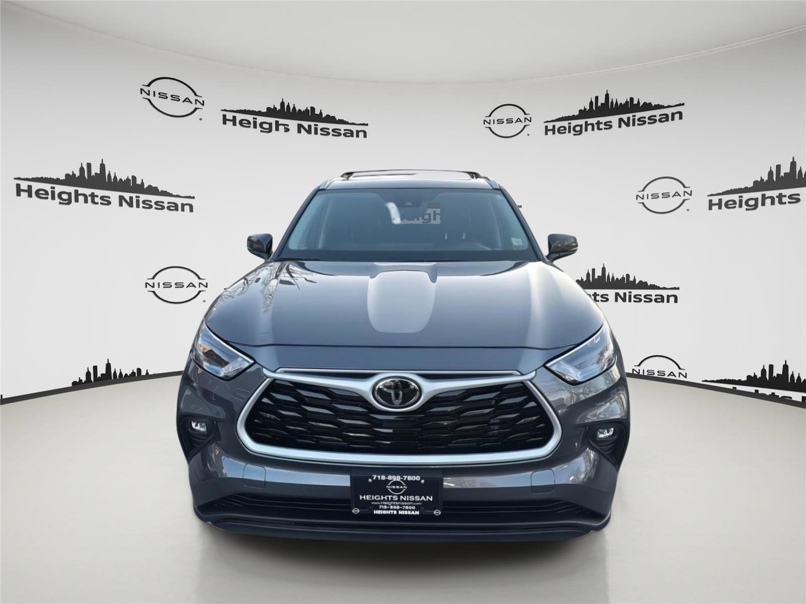 Used 2023 Toyota Highlander XLE image 7