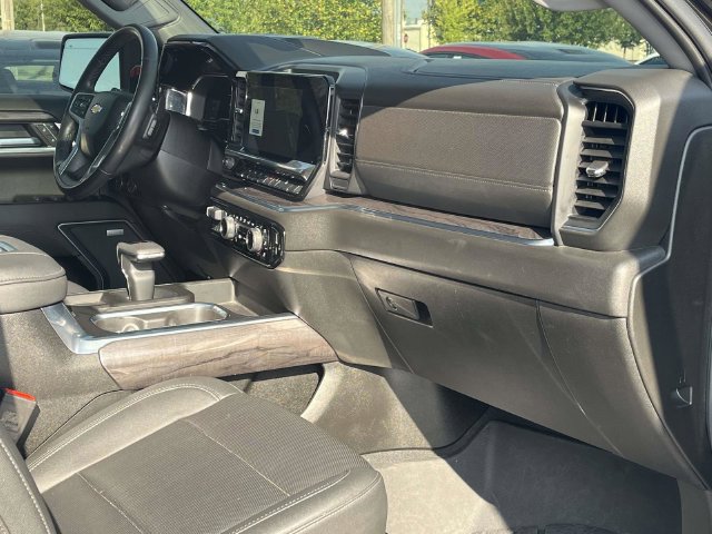 Used 2022 Chevrolet Silverado 1500 LTZ w/ LTZ Premium Package AWD/4WD image 26