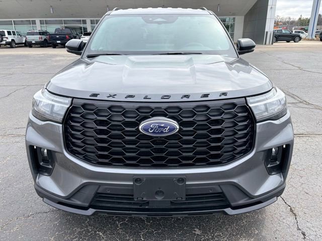 Used 2025 Ford Explorer ST-Line image 8