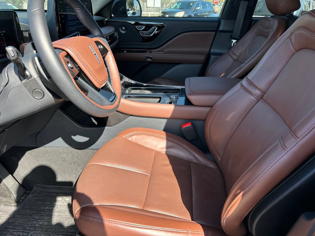 Used 2025 Lincoln Aviator Reserve w/ Jet Appearance Package AWD/4WD image 11