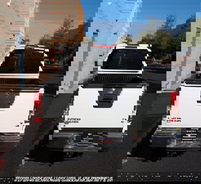 Used 2018 Nissan Frontier SV image 4