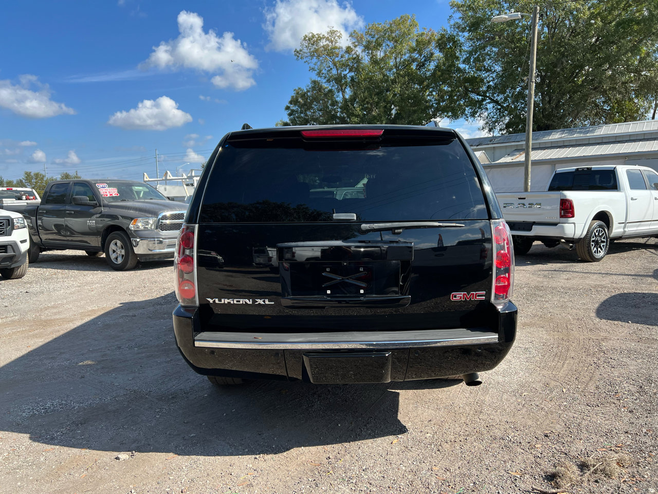 Used 2014 GMC Yukon XL Denali image 4