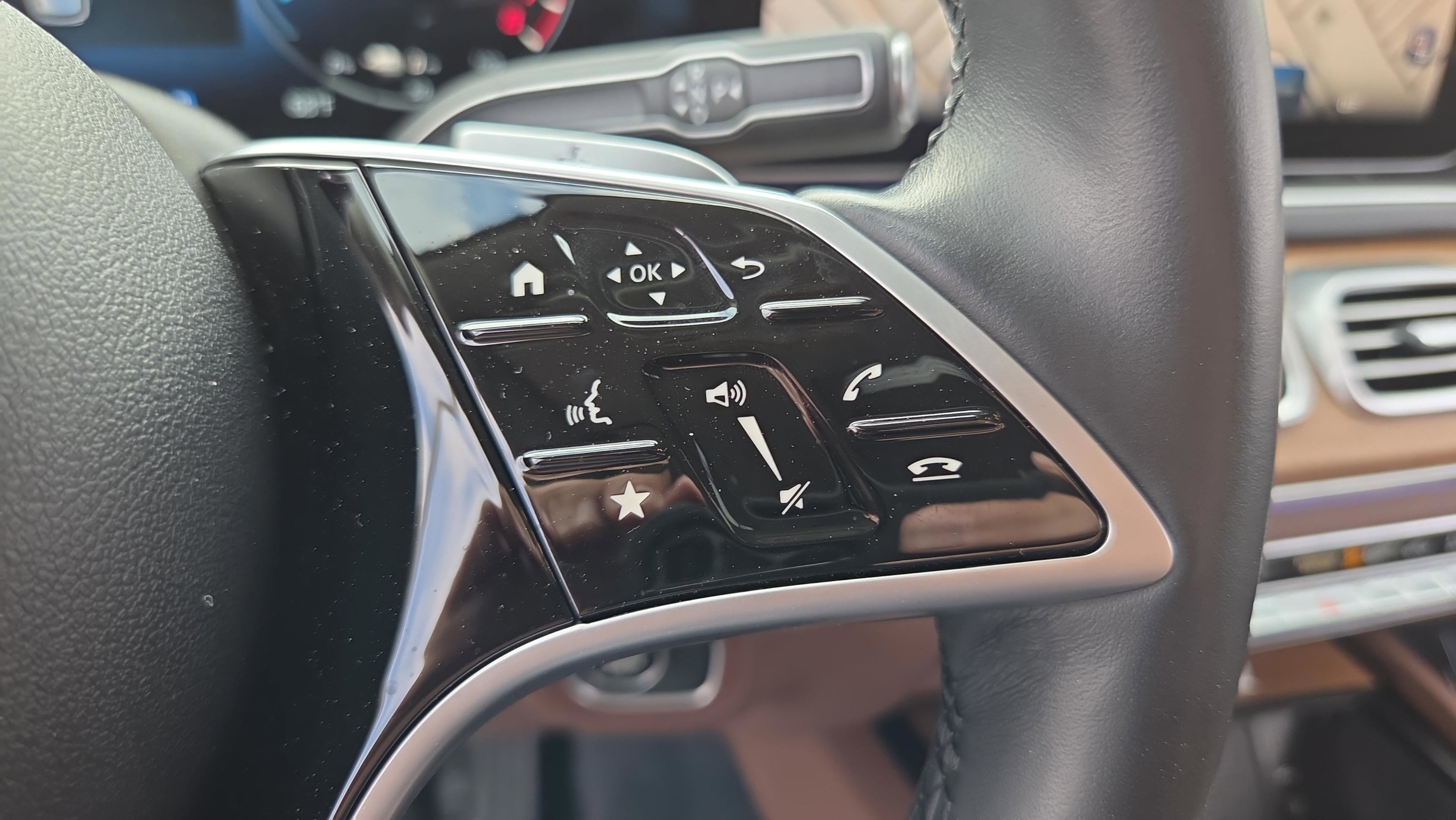 Used 2025 Mercedes-Benz GLE 450e 4MATIC w/ Winter Package image 15