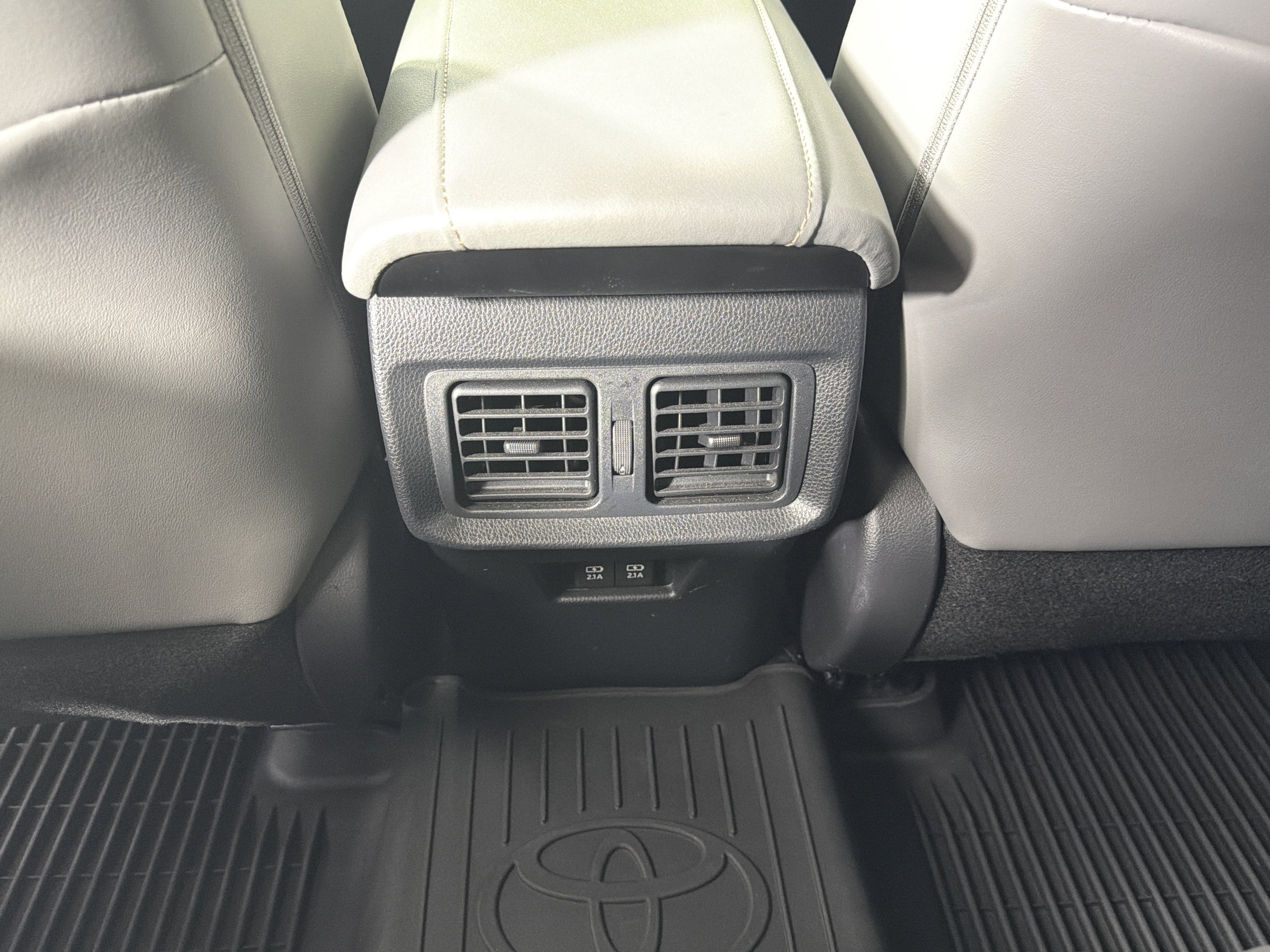 Used 2022 Toyota Venza Limited AWD/4WD image 29