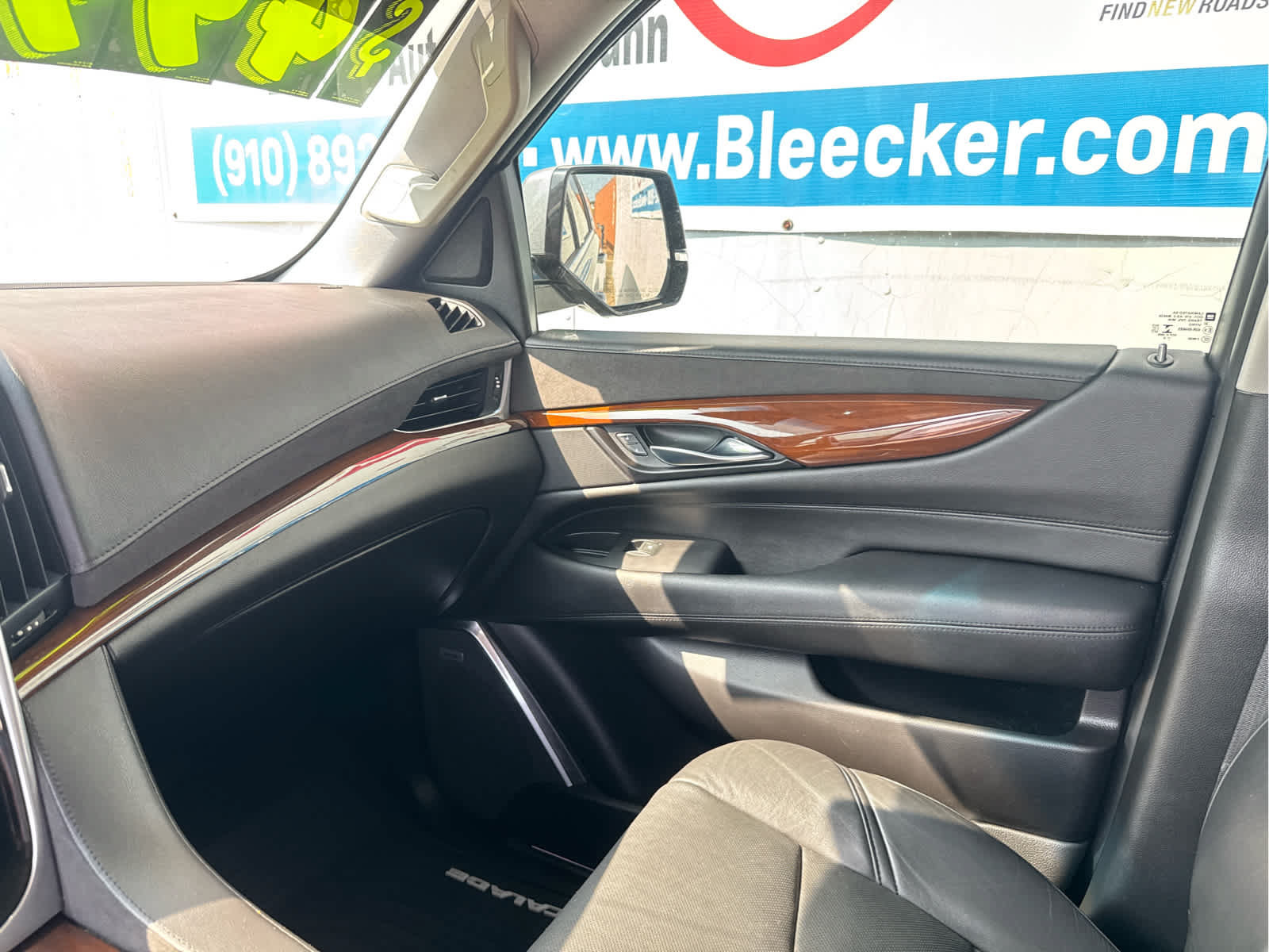 Used 2020 Cadillac Escalade Luxury RWD image 30