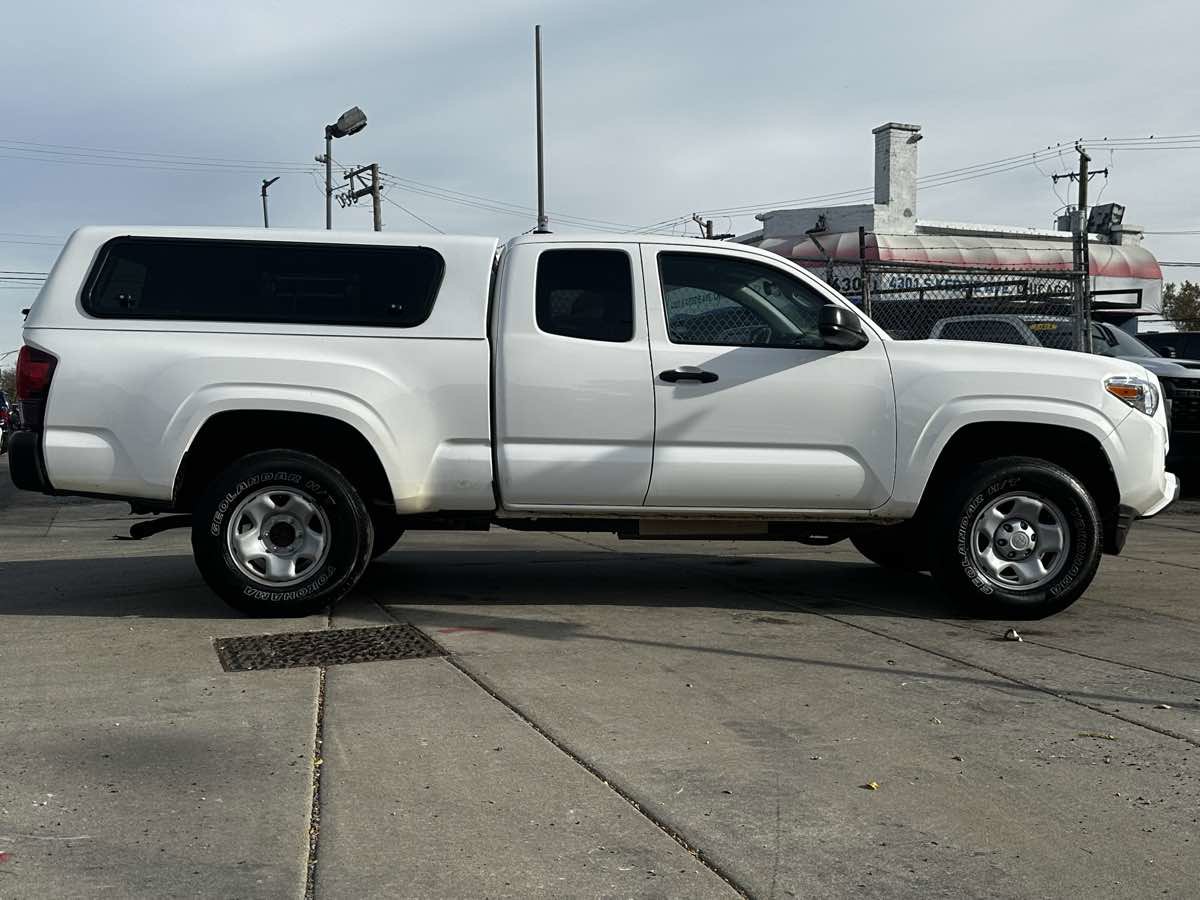 Used 2023 Toyota Tacoma SR RWD image 3