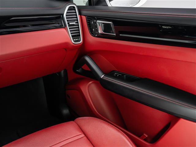 Used 2022 Porsche Cayenne Platinum Edition AWD/4WD image 29