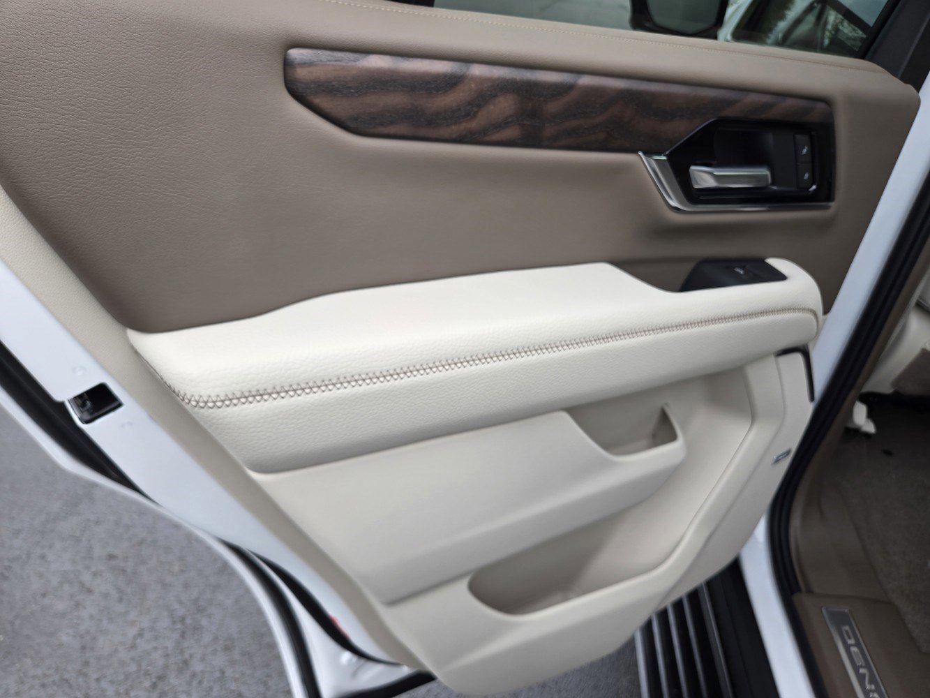New 2026 GMC Yukon Denali w/ Denali Reserve Package image 32