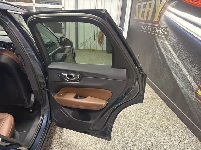 Used 2022 Volvo XC60 B5 Momentum image 23