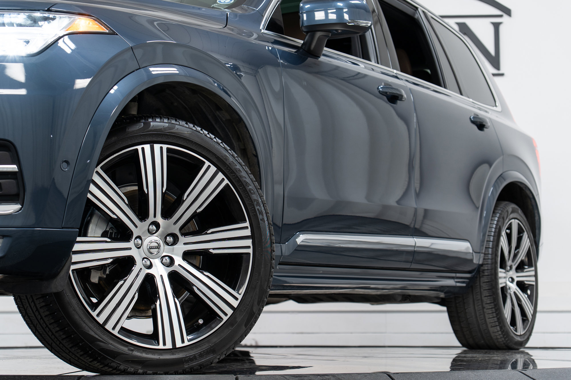 Certified 2024 Volvo XC90 B6 Plus w/ Protection Package Premier image 28