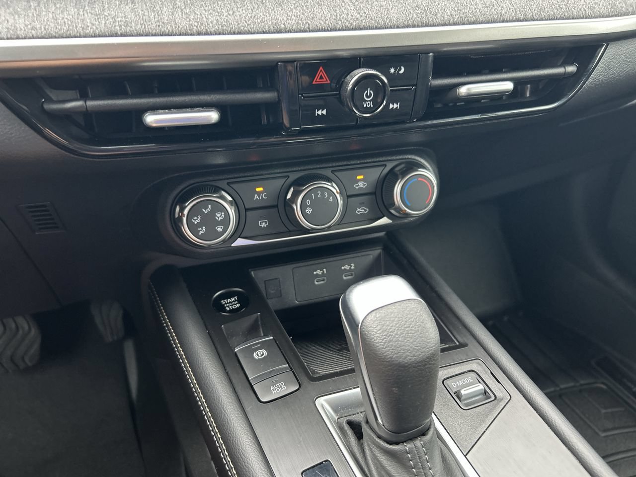 Used 2025 Nissan Kicks SV w/ Charging Package AWD/4WD image 28