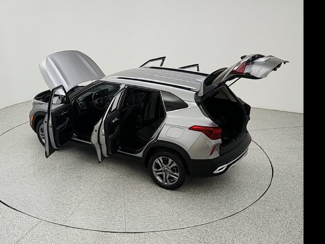 Used 2023 Kia Seltos S AWD/4WD image 40