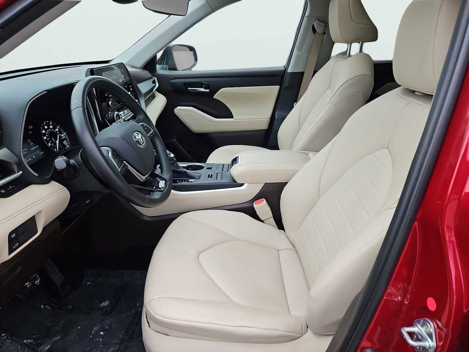 Used 2020 Toyota Highlander XLE image 34