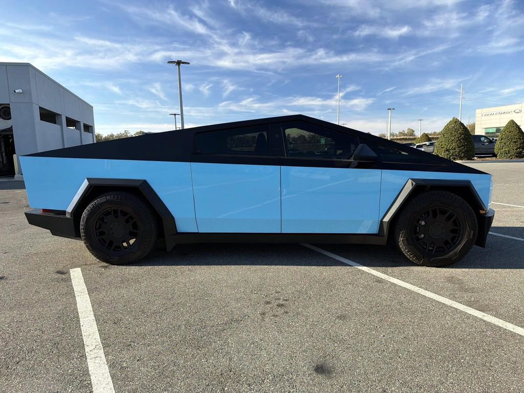 Used 2024 Tesla Cybertruck AWD Crew Cab image 6