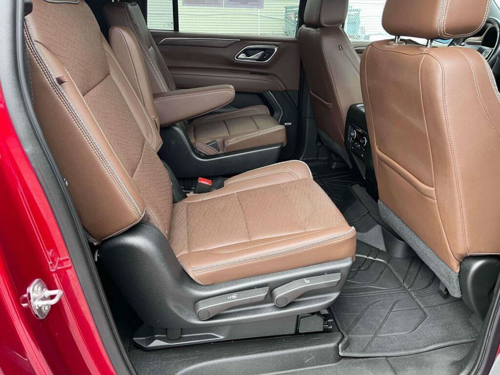Used 2021 Chevrolet Suburban High Country AWD/4WD image 25