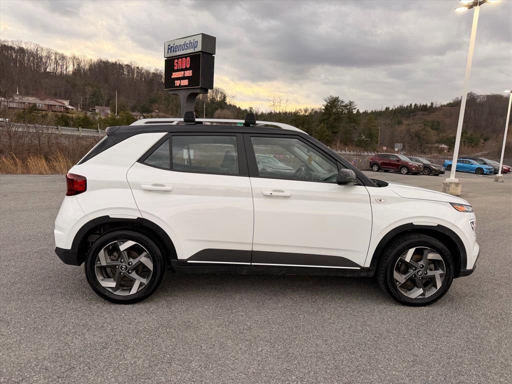 Used 2025 Hyundai Venue Limited image 12