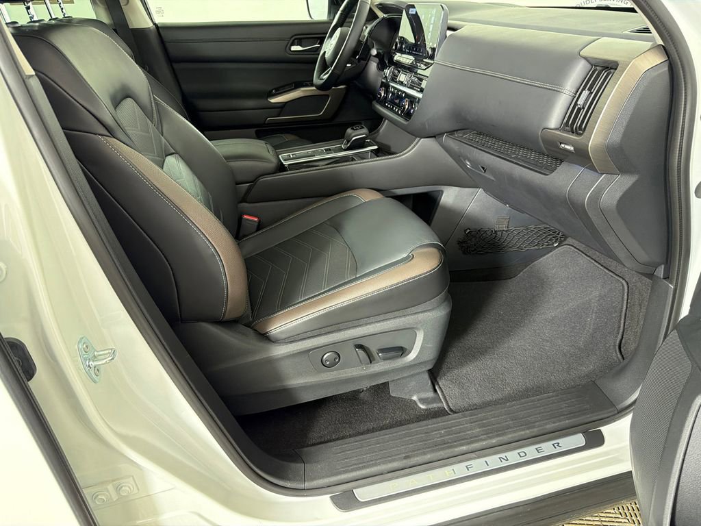 Used 2024 Nissan Pathfinder Platinum w/ Cargo Package FWD image 15
