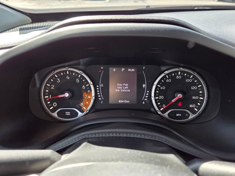 Used 2017 Jeep Renegade Latitude AWD/4WD image 12