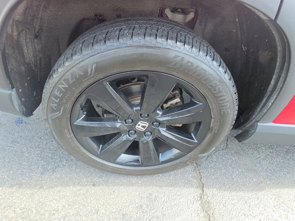 Certified 2025 Honda Pilot Black Edition image 11