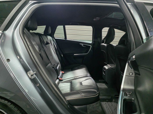 Used 2018 Volvo V60 T6 R-Design Platinum image 15