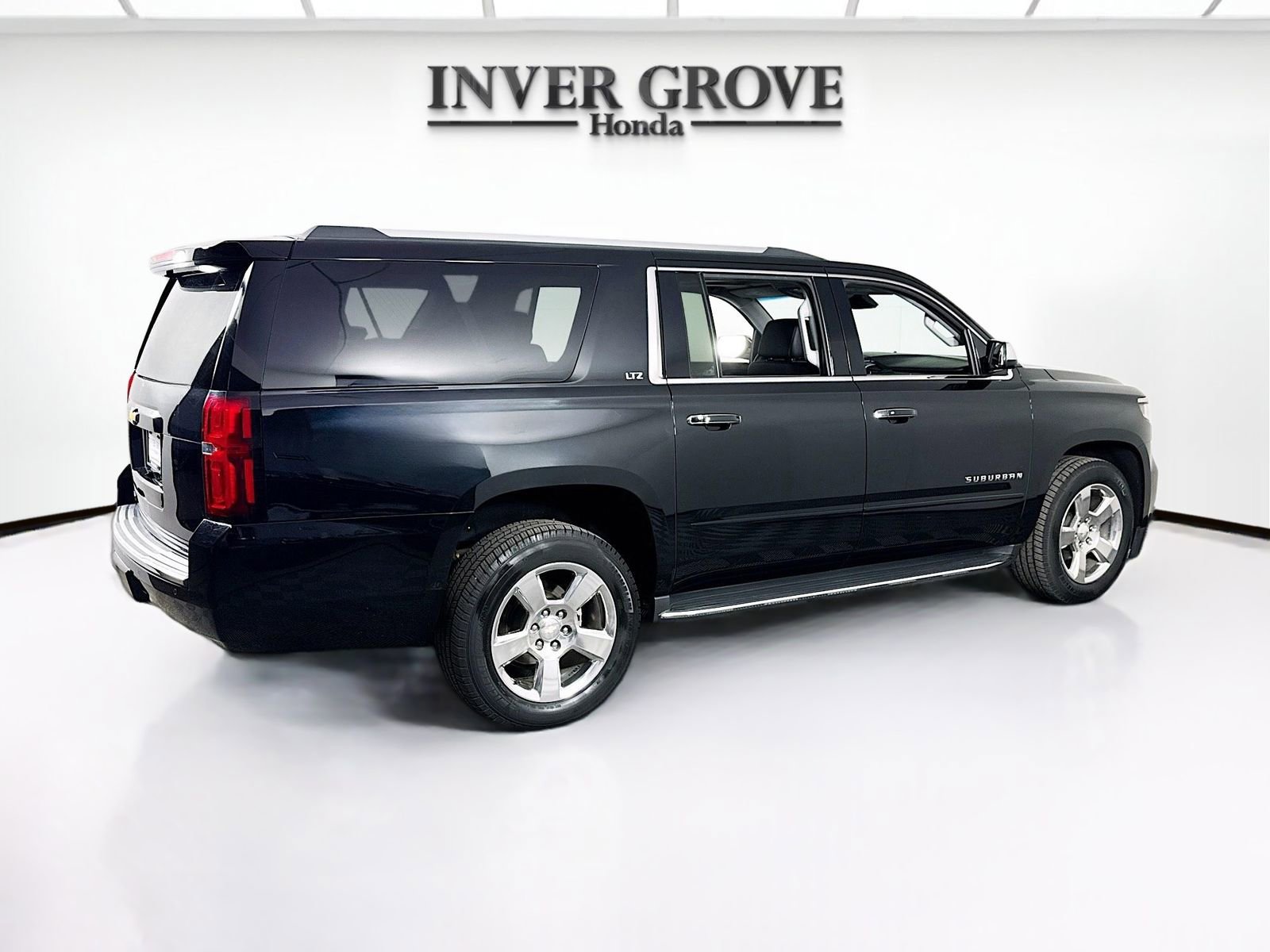 Used 2016 Chevrolet Suburban LTZ AWD/4WD image 5