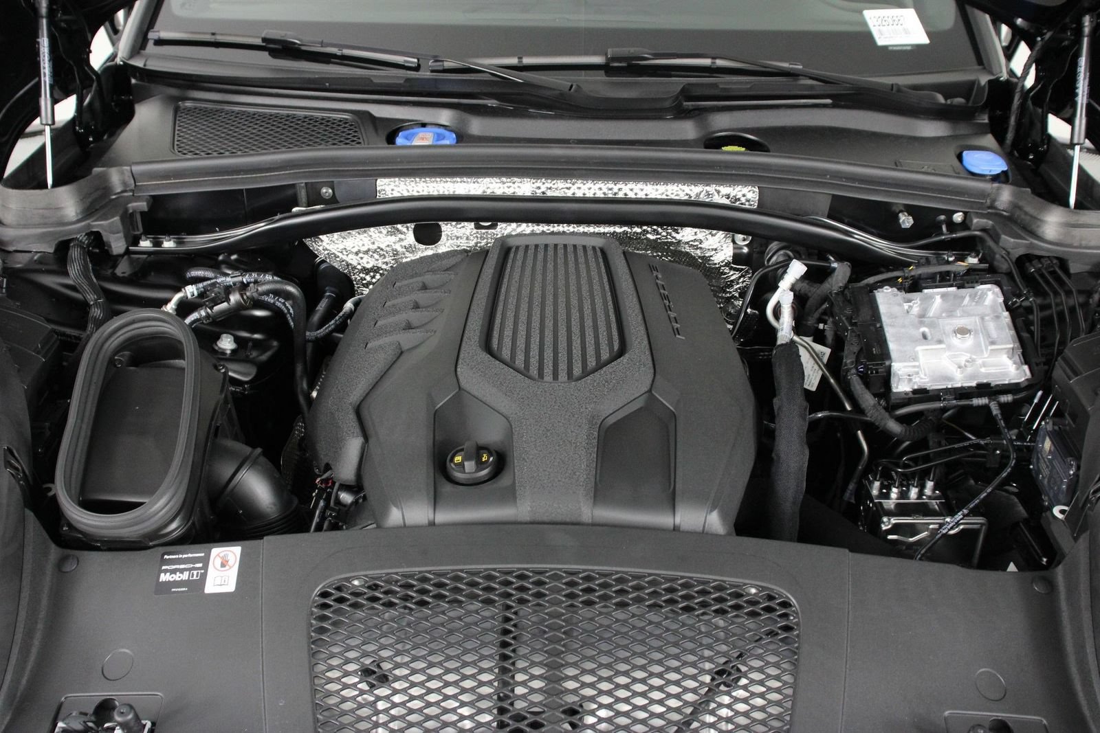 New 2026 Porsche Macan AWD/4WD image 20