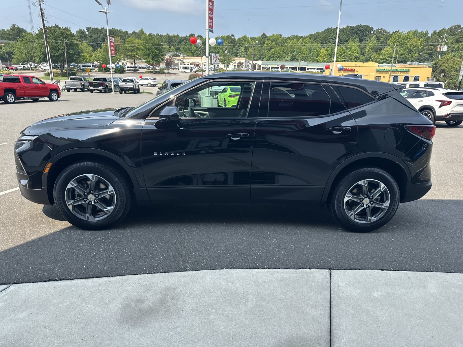 Used 2025 Chevrolet Blazer LT FWD image 5